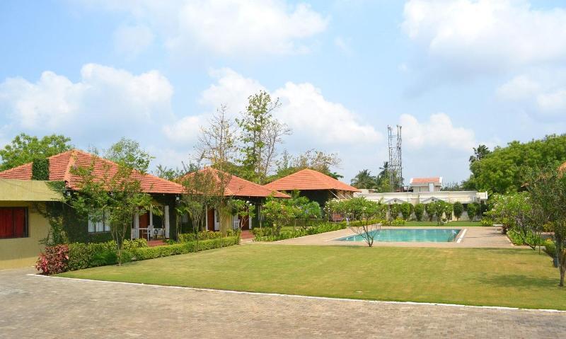 Hotel Riverside Resort y Spa Kumbakonam Exterior foto